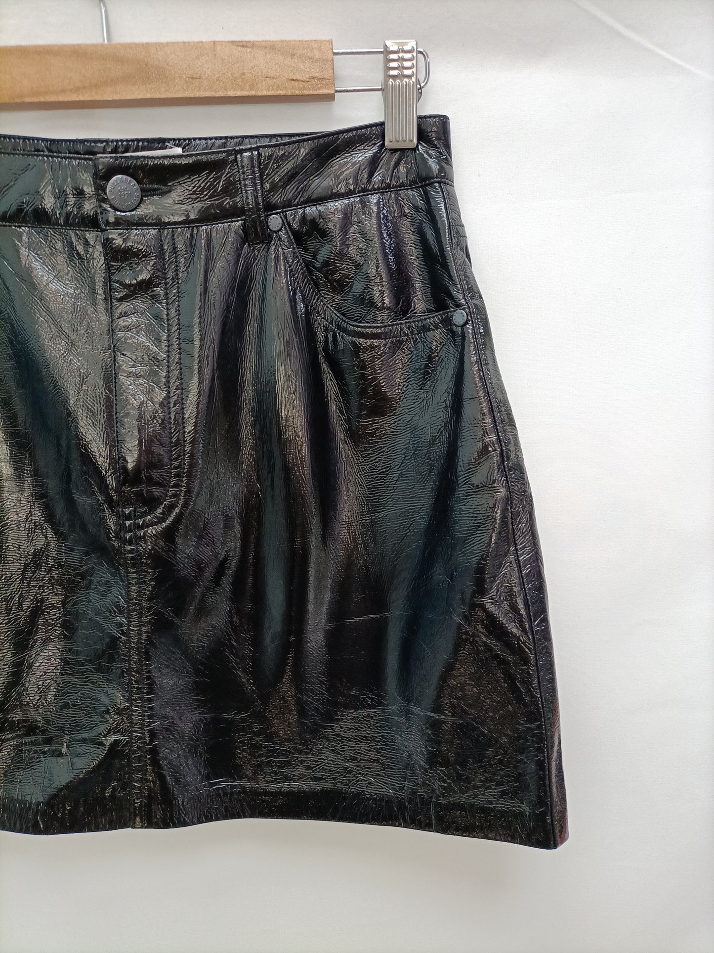 PULL&amp;BEAR. Black vinyl skirt TM