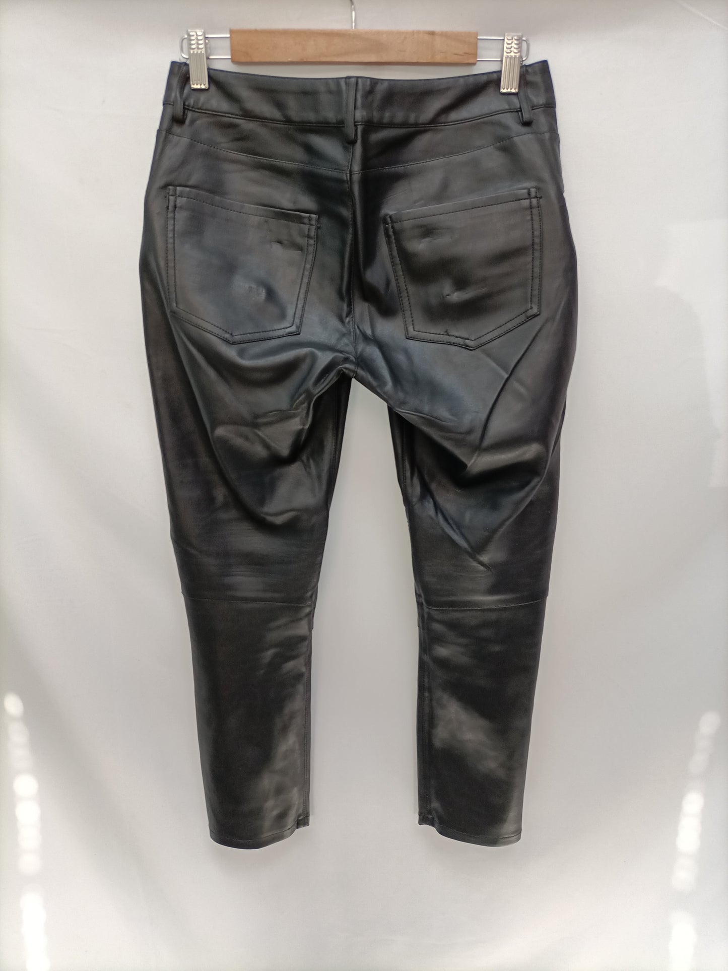 MANGO. Pantalón negro cremalleras T.38