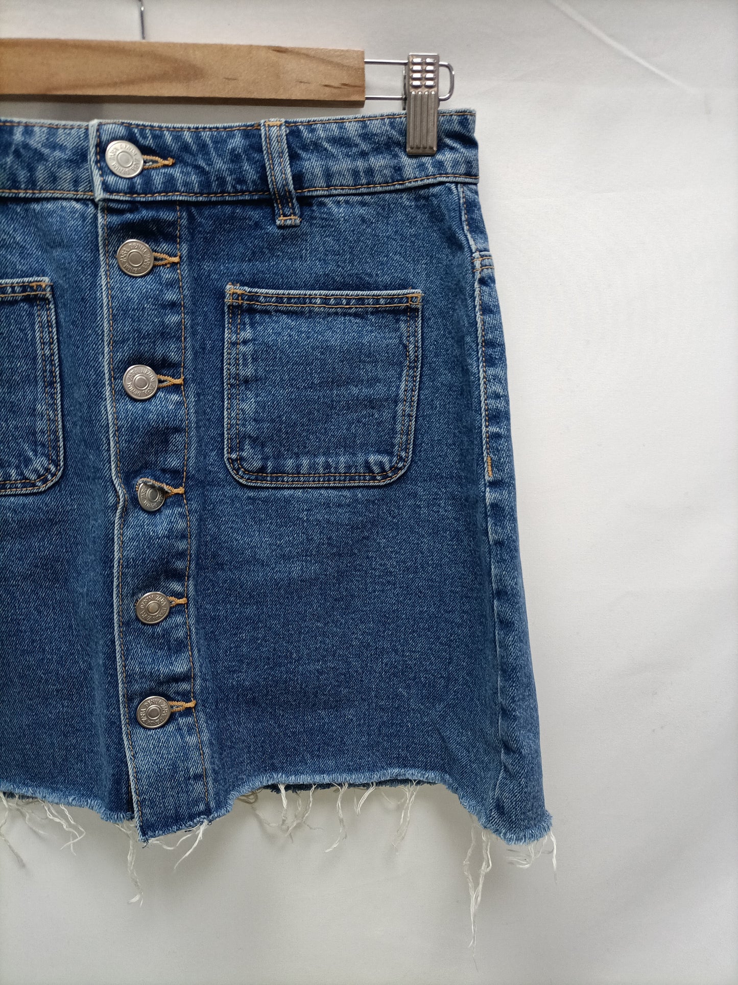 ZARA. Denim skirt with buttons Ts