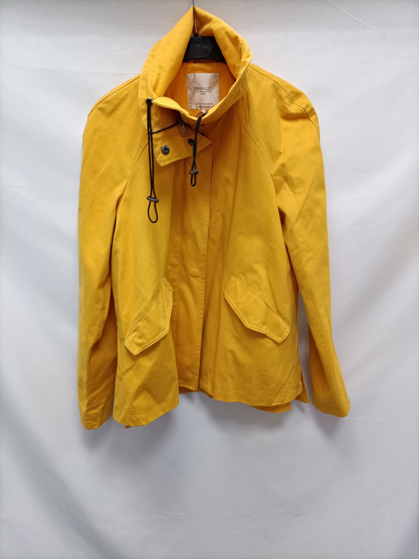 ZARA. Parka amarilla T.m