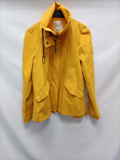 ZARA. Parka amarilla T.m
