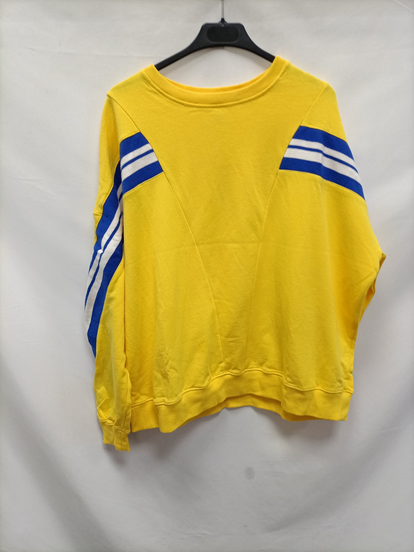 PULL&BEAR. Sudadera amarilla T.l