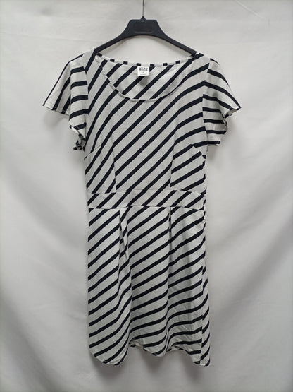 VERO MODA. Flowing striped dress, size 38