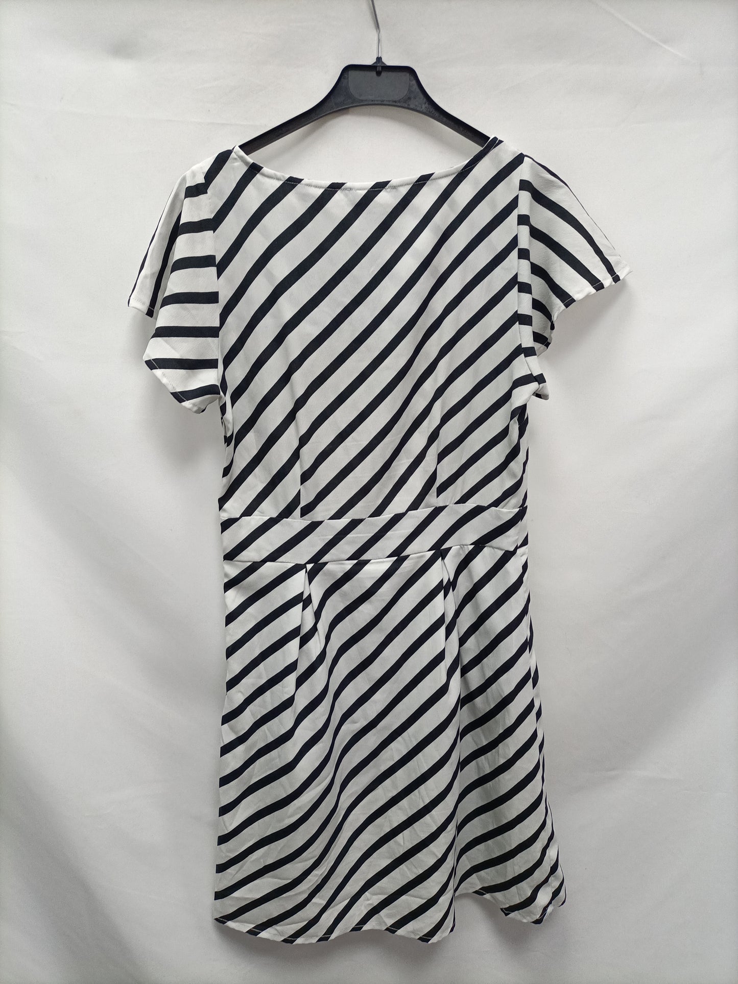 VERO MODA. Flowing striped dress, size 38