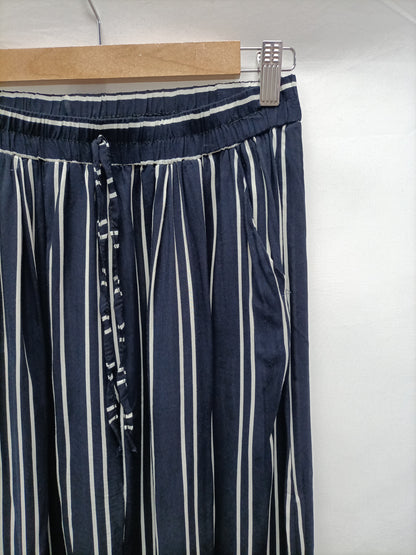 OTHERS. Flowing striped trousers Tu (m)