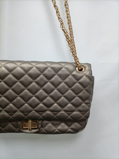 OTHERS. Gold diamond-shaped bag