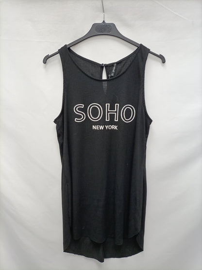 STRADIVARIUS. Top negro canalé "SOHO" T.s