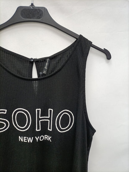 STRADIVARIUS. Top negro canalé "SOHO" T.s
