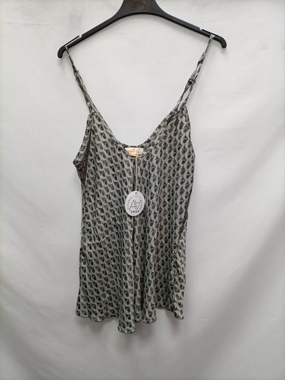 ÁLVAREZ ATELIER. Top gris flores T.u (m)