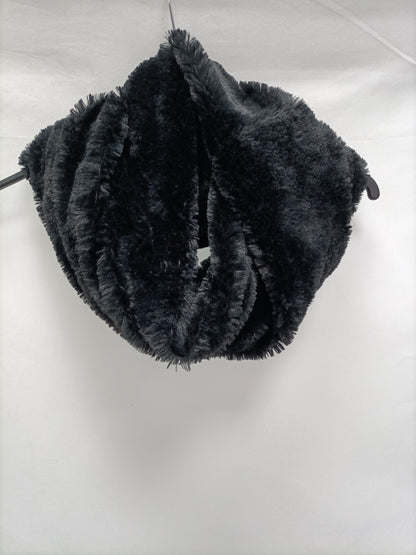 OTHERS. Black hairy neck