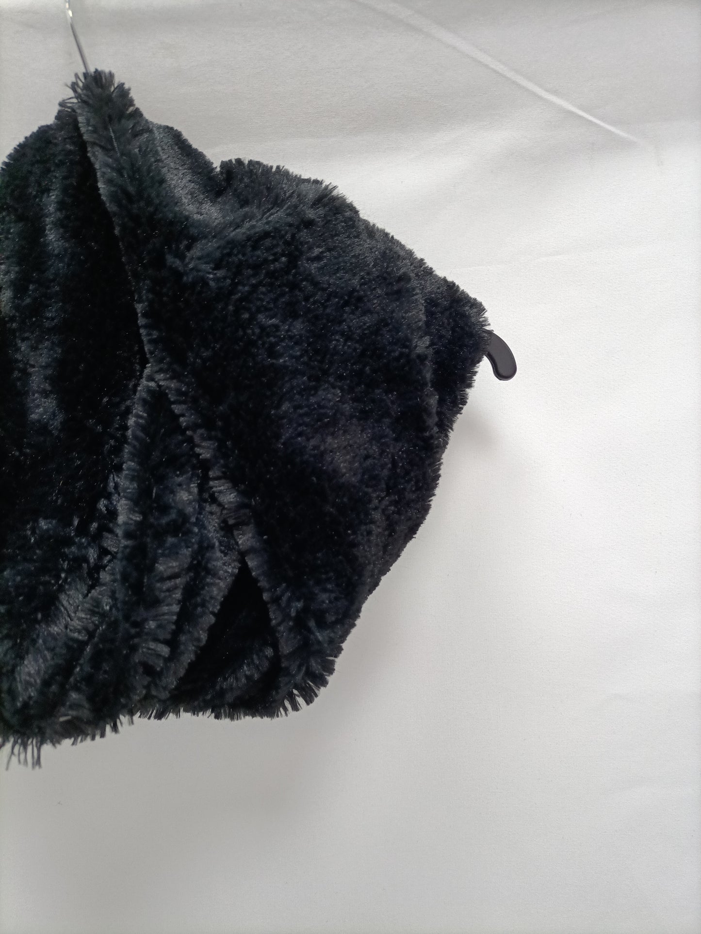 OTHERS. Black hairy neck