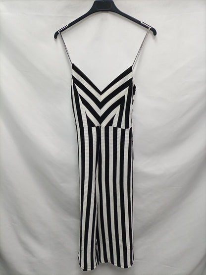 STRADIVARIUS. Mono rayas negro y blanco T.s