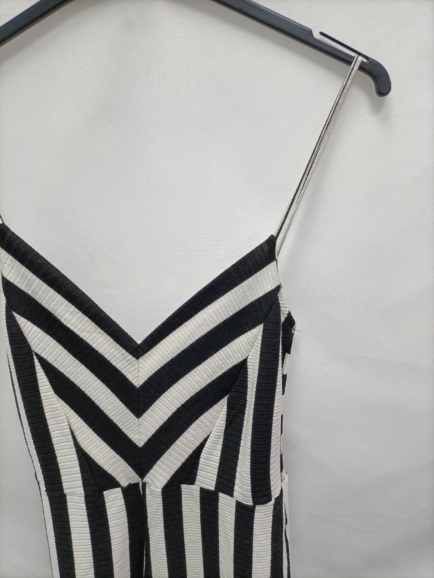 STRADIVARIUS. Mono rayas negro y blanco T.s