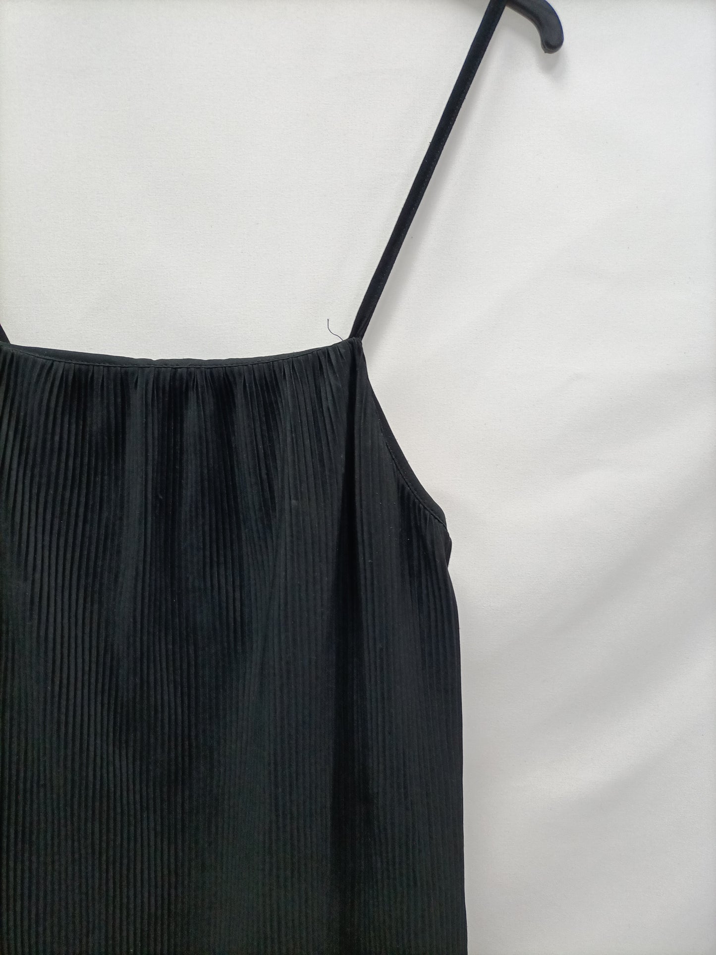 ZARA. Vestido corto negro T.m