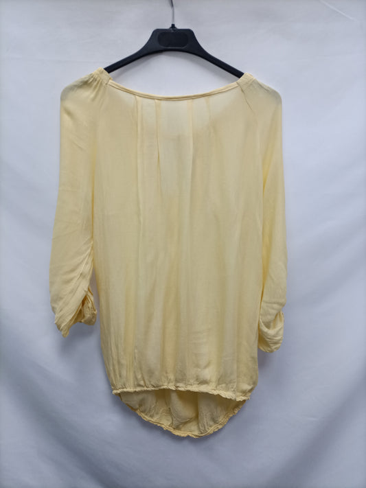 OTRAS. Blusa amarilla lazada Tu (s/m)