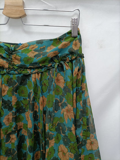 TARA JARMON. Total Look falda fluida  azul estampado flores T.38 Blusa semitransparente estampado flores T.38