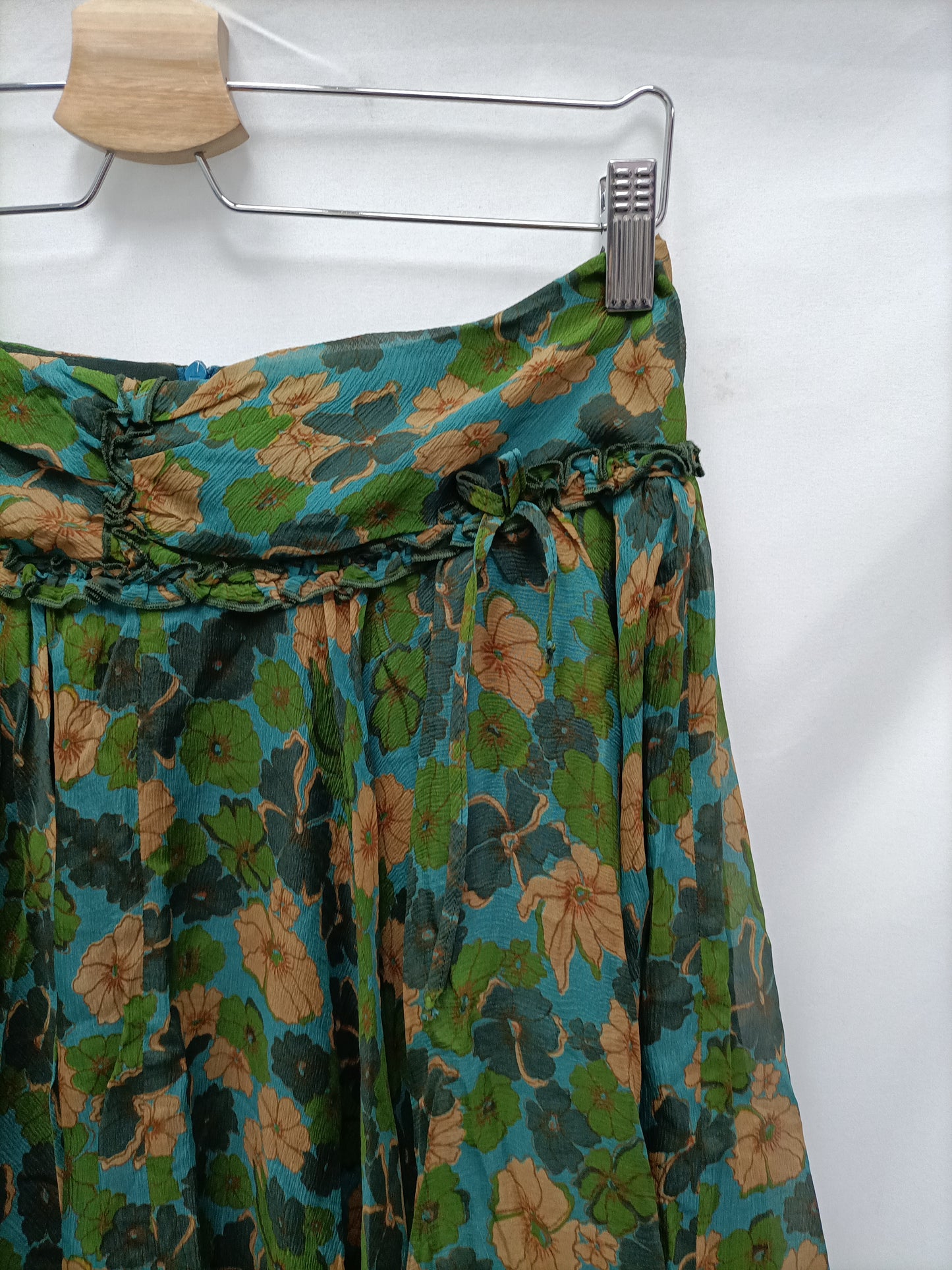 TARA JARMON. Total Look falda fluida  azul estampado flores T.38 Blusa semitransparente estampado flores T.38