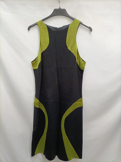 FUTURA. Vestido negro corto con detalles verdes T.40 (s/m)