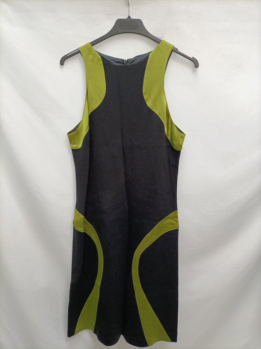 FUTURA. Vestido negro corto con detalles verdes T.40 (s/m)