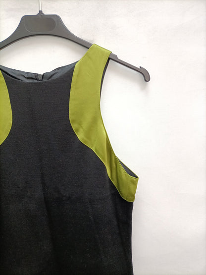 FUTURA. Vestido negro corto con detalles verdes T.40 (s/m)