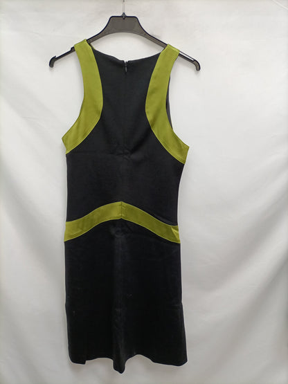 FUTURA. Vestido negro corto con detalles verdes T.40 (s/m)