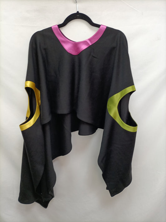 FUTURA. Vestido negro corto con detalles verdes T.40 poncho negro