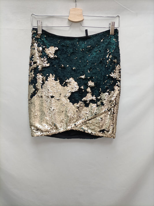 STRADIVARIUS. Falda lentejuelas doradas ya azules T.m