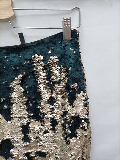 STRADIVARIUS. Falda lentejuelas doradas ya azules T.m