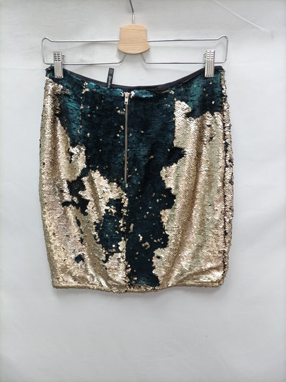 STRADIVARIUS. Falda lentejuelas doradas ya azules T.m