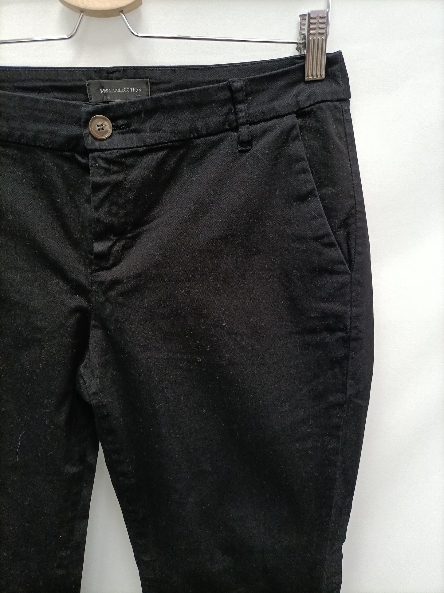 MANGO.Pantalones chinos negros T.36