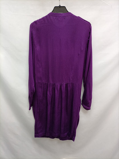 ANTIK BATIK. Short purple dress with beaded detail on the shoulders, size 38.