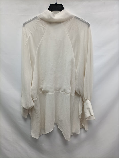 ZARA. Blusa volantes fluida beige T.m
