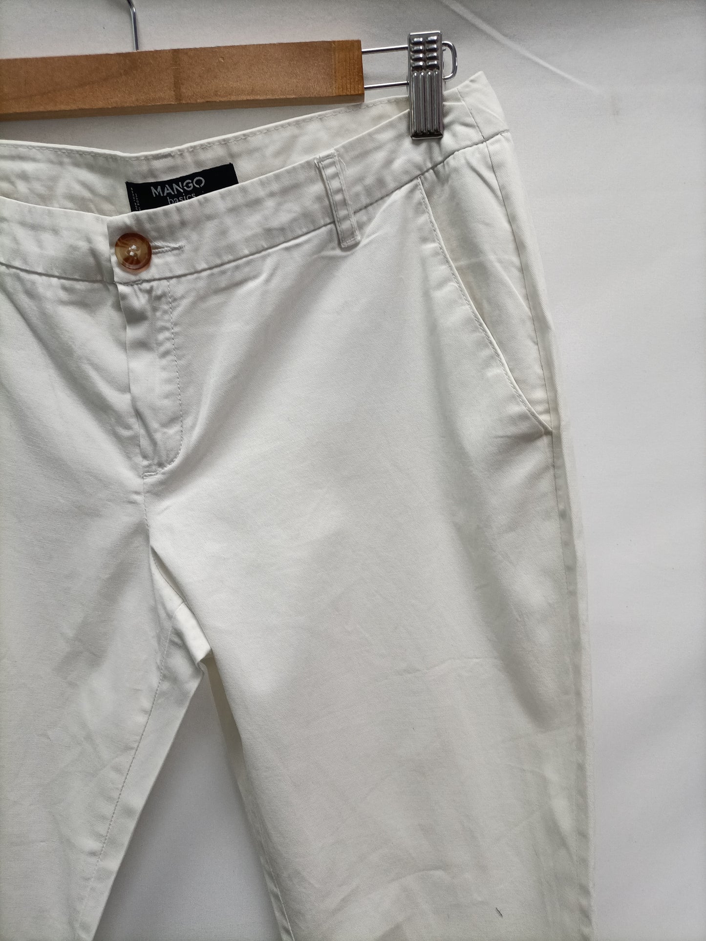 MANGO. Pantalon chino blanco T.36