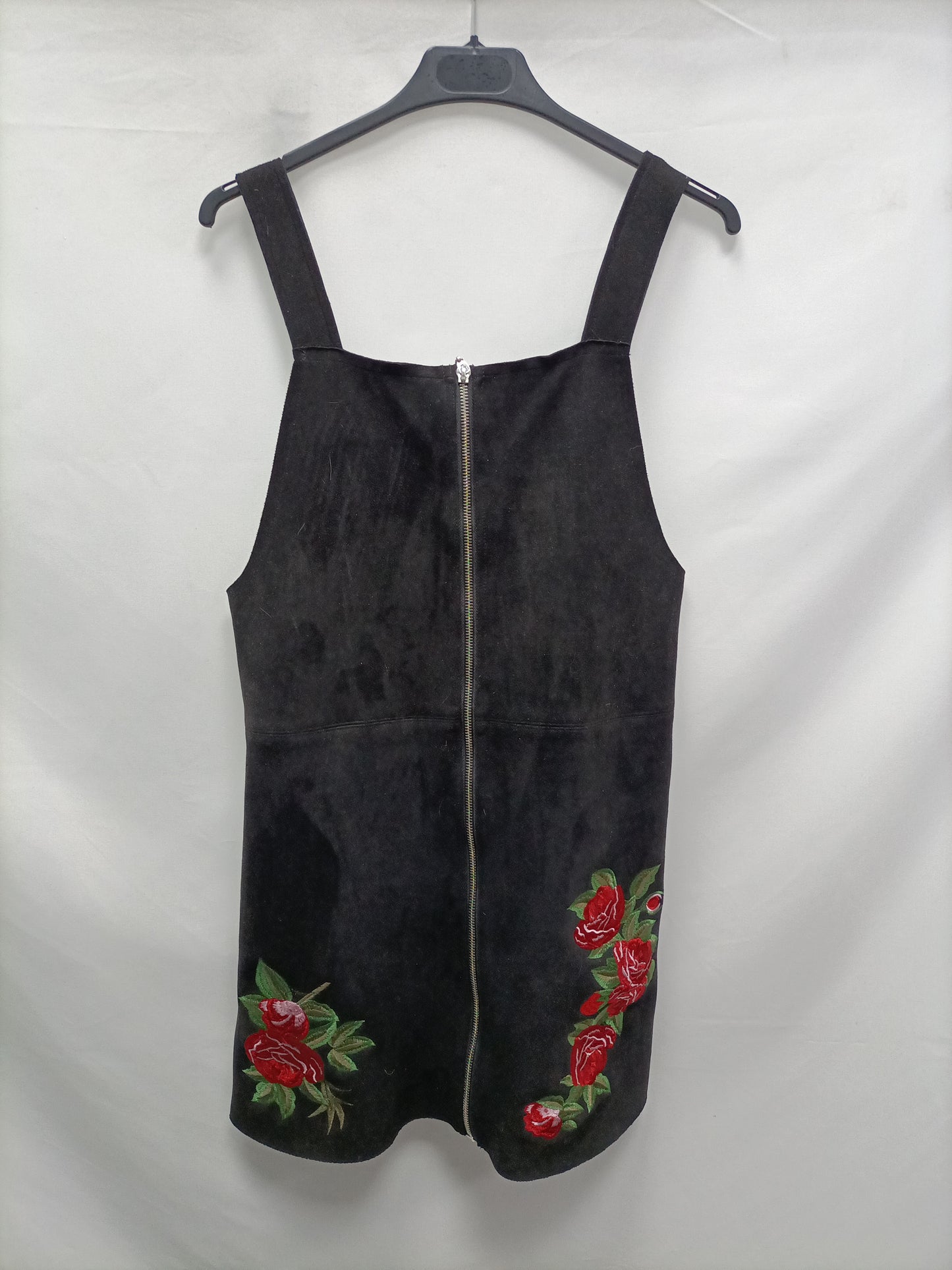 MANGO. Peto negro bordado T.s