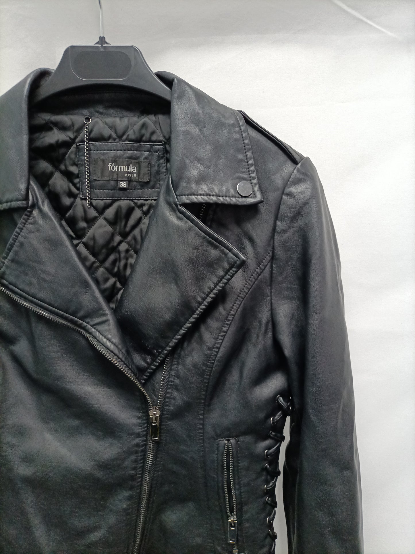 FORMULA JOVEN. Cazadora efecto piel T.38