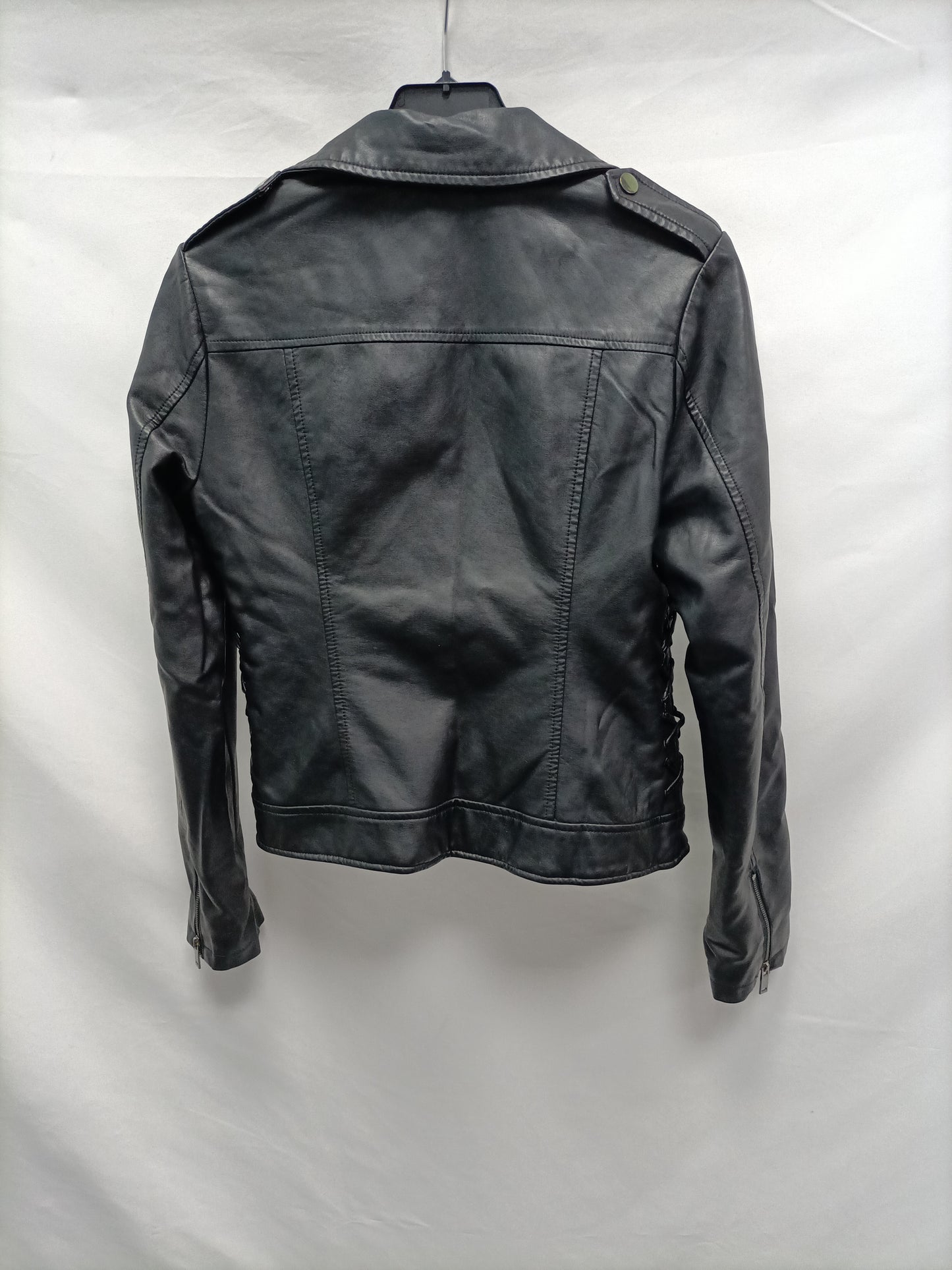 FORMULA JOVEN. Cazadora efecto piel T.38