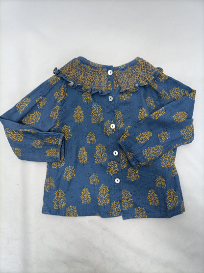 BONNET À POMPON. Blusa azul estampado T.18m