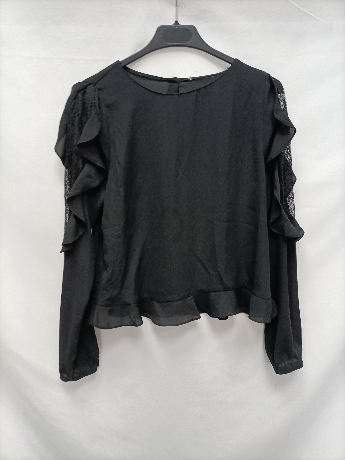 OTRAS. Blusa negra volante T.u(s)