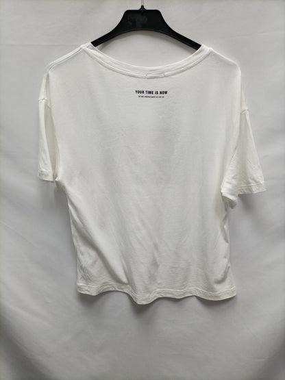 STRADIVARIUS. Camiseta blanca fluida T.m