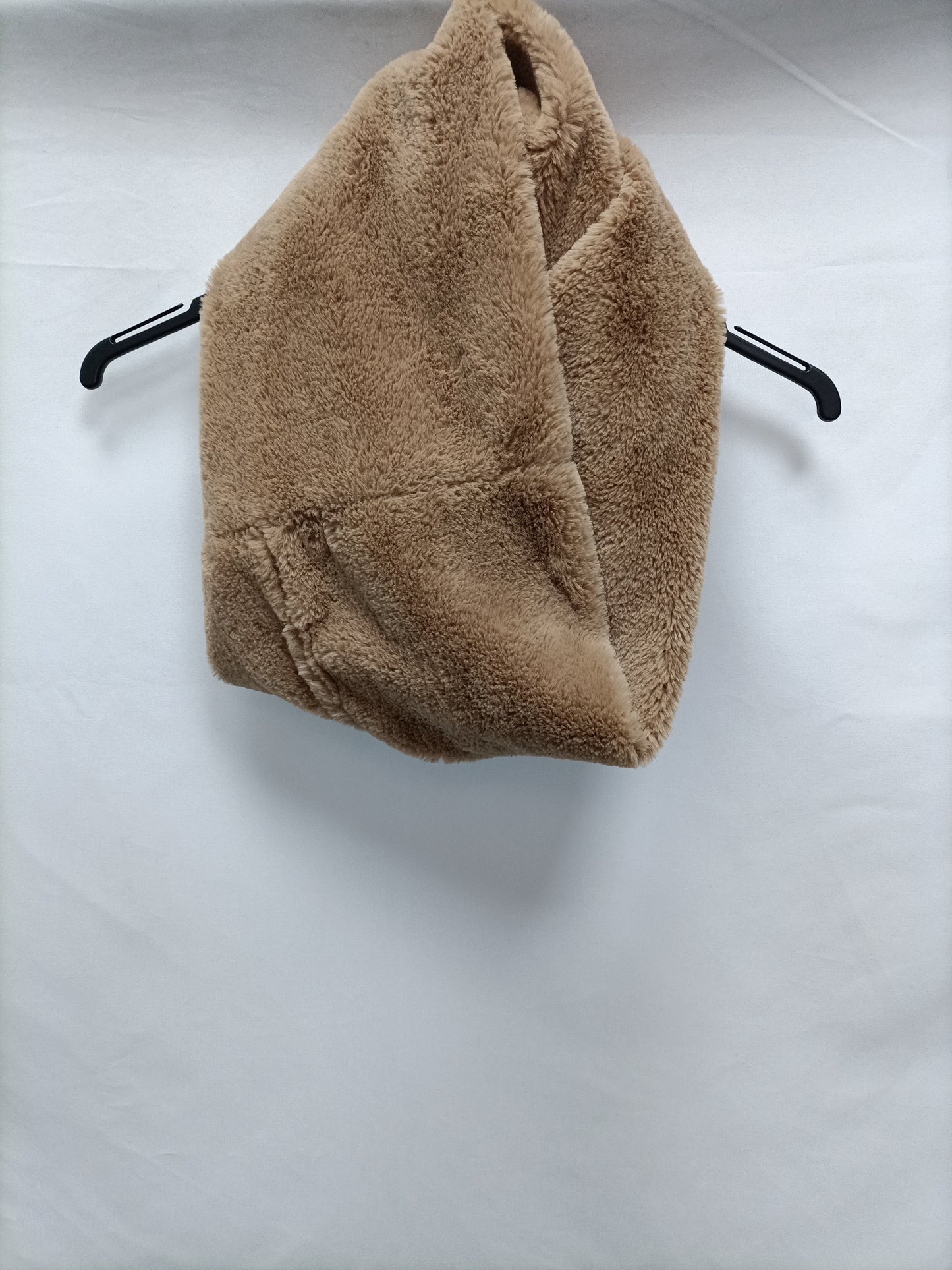 OTHERS. Camel fur collar