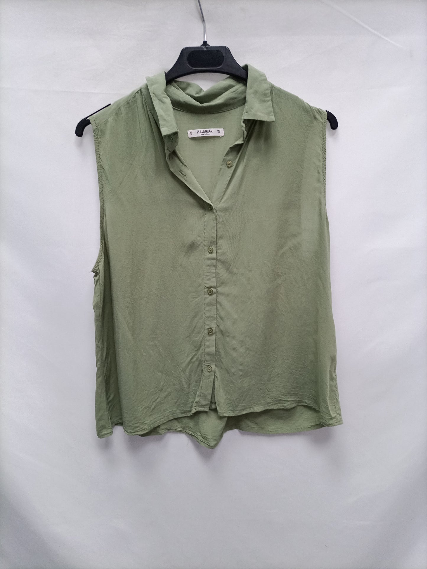 PULL&amp;BEAR. Fluid green blouseT.m