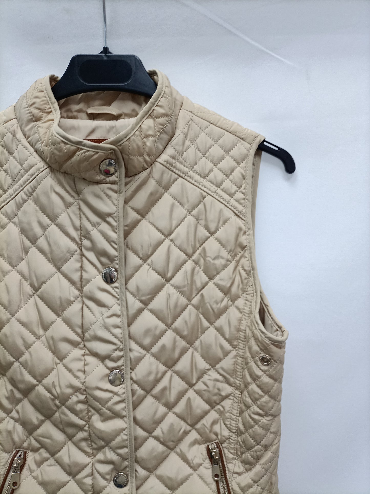 ZARA. Sleeveless beige down jacket (s)