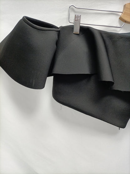 TRUE VIOLET. Top negro asimétrico T.m/l