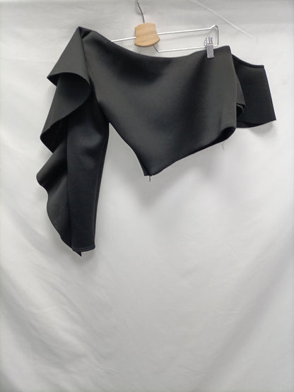 TRUE VIOLET. Top negro asimétrico T.m/l