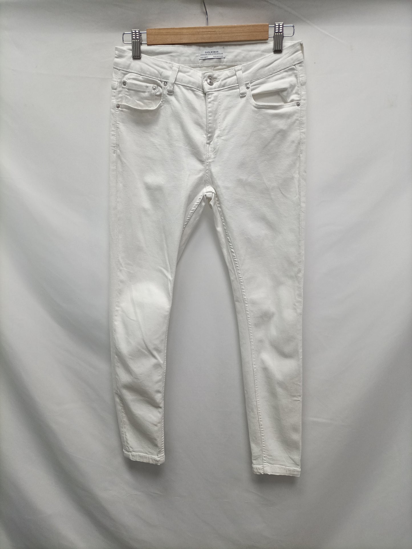 ZARA. Pantalón blanco básico T.36