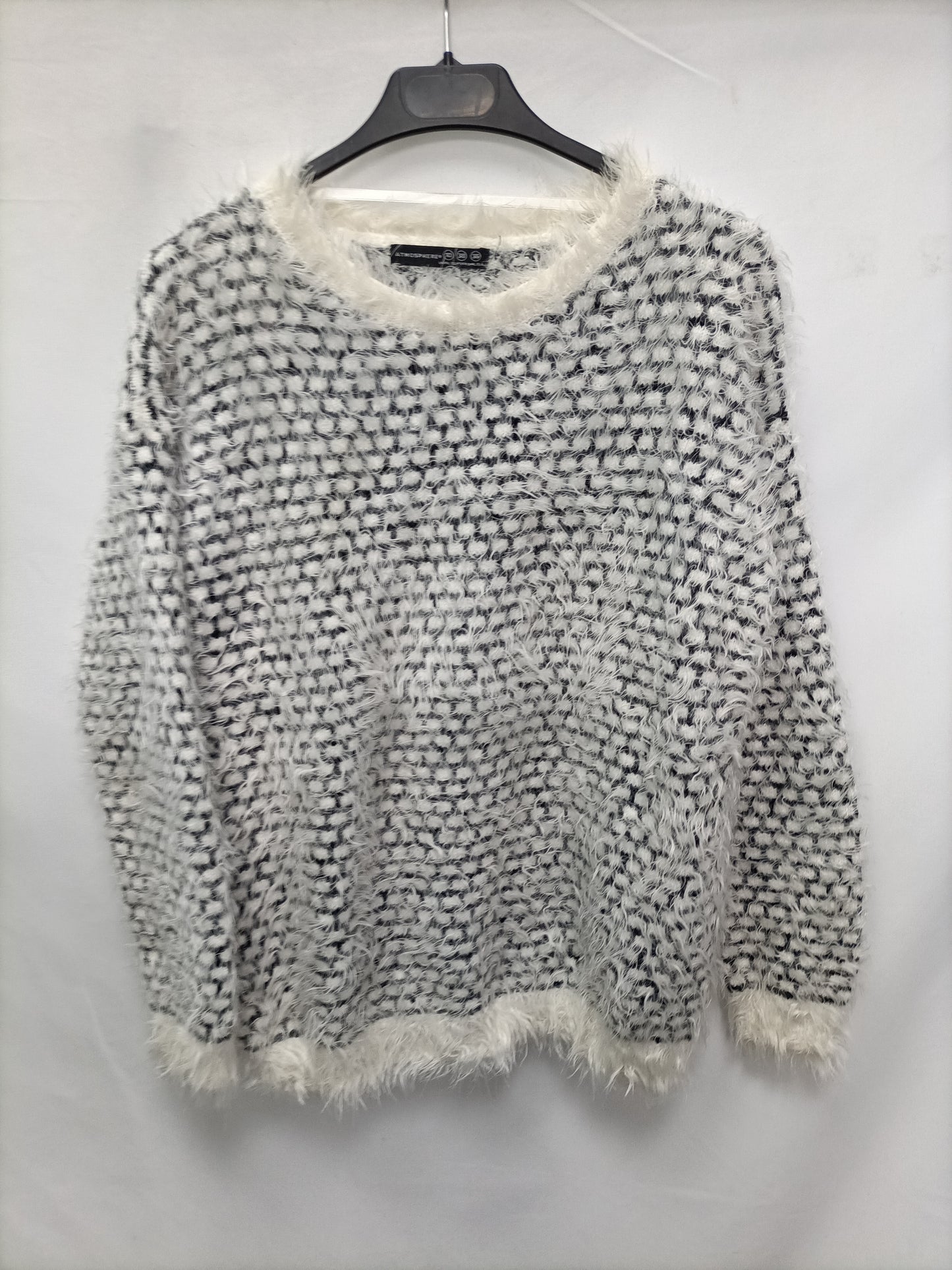 market.PRIMARK. Checkered fuzzy sweater size 38