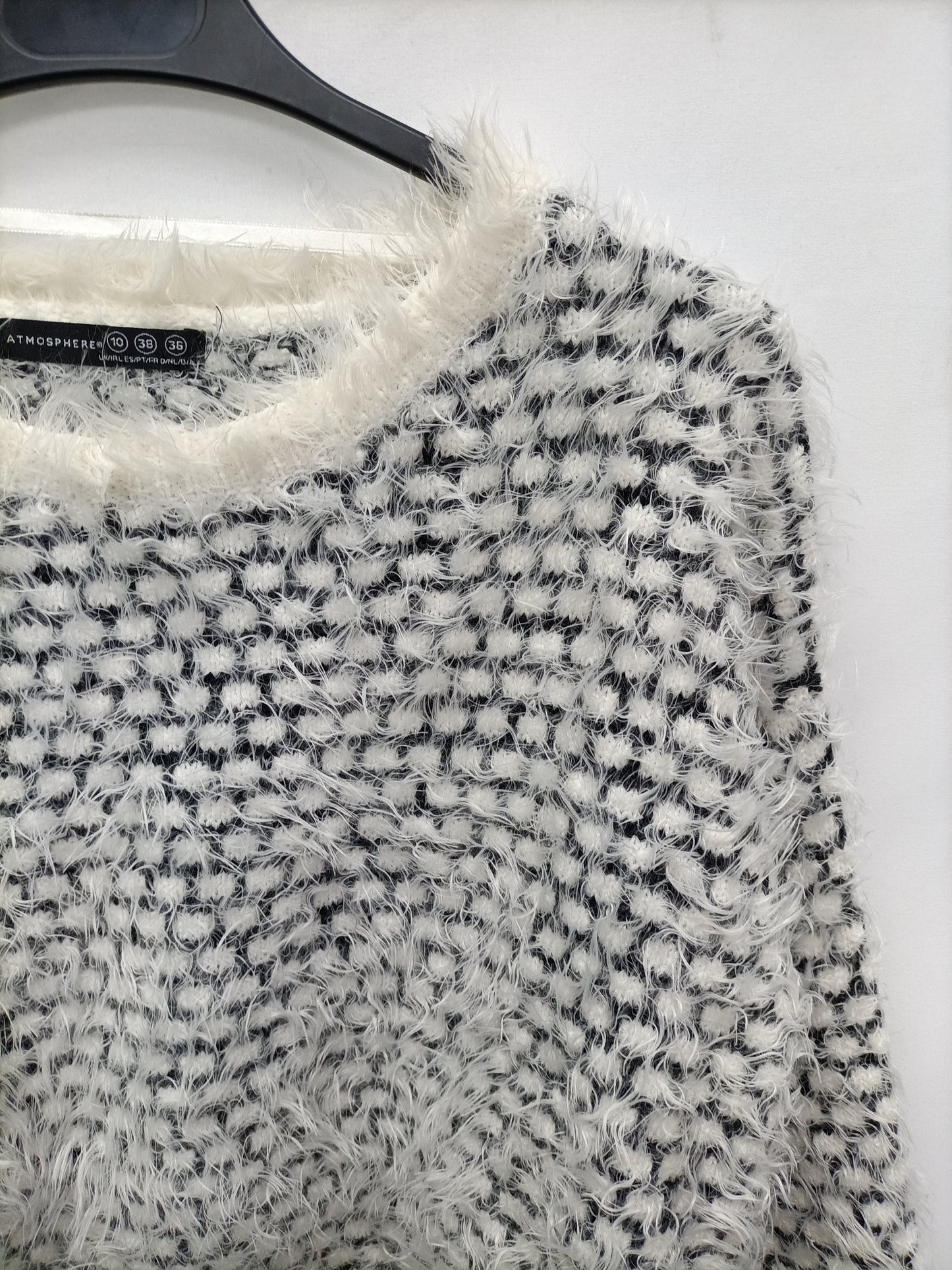 market.PRIMARK. Checkered fuzzy sweater size 38