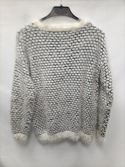 market.PRIMARK. Checkered fuzzy sweater size 38