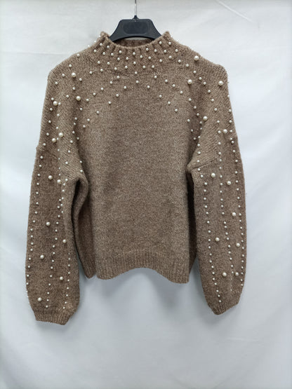 RED QUEEN. Beige pearl sweater Your (s)