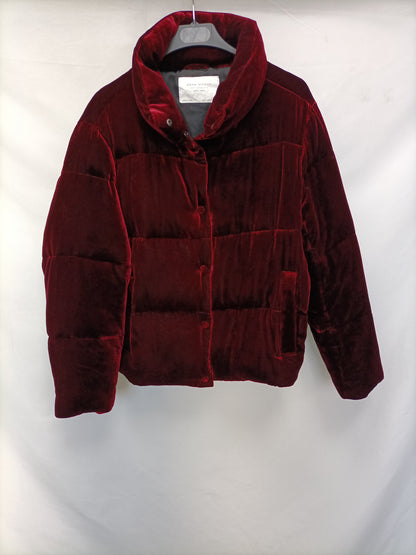 ZARA. Plumas burdeos terciopelo  T.m